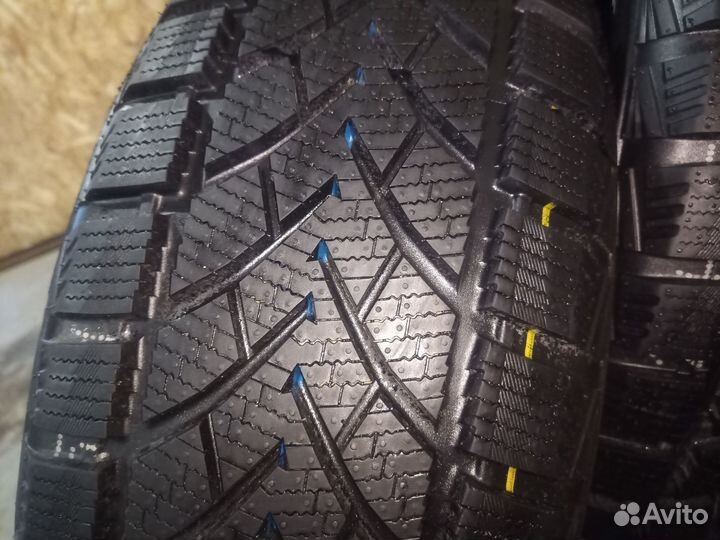 Windforce Snowblazer 215/60 R17 96H