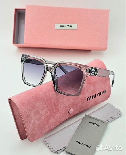 Солнцезащитные очки Miu Miu