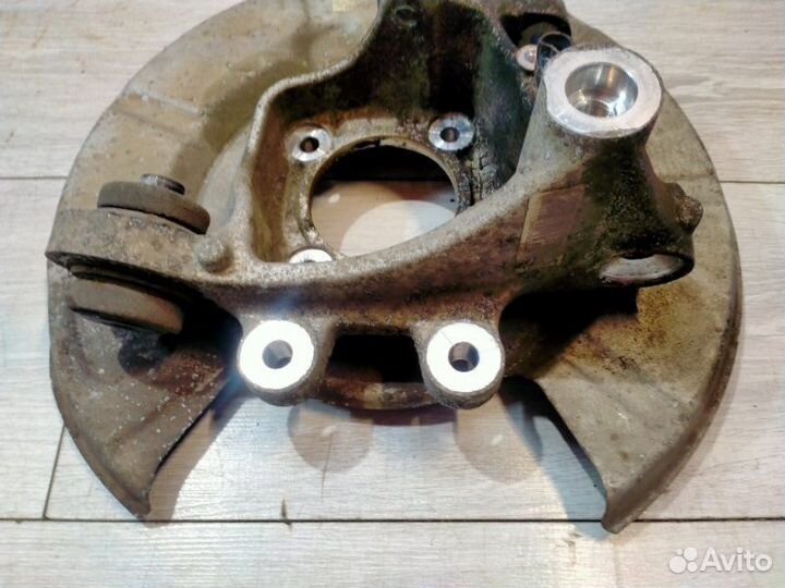 Кулак поворотный задний правый Bmw 530I E60 N52B30