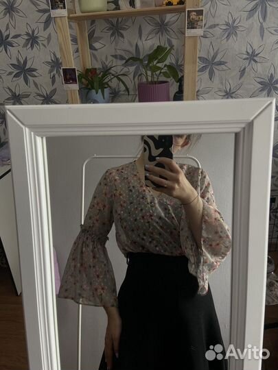 Блузка с объемными рукавами