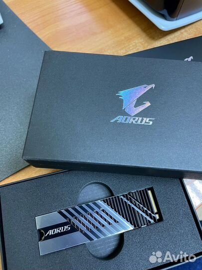 SSD M.2 gigabyte aorus 1000 гб