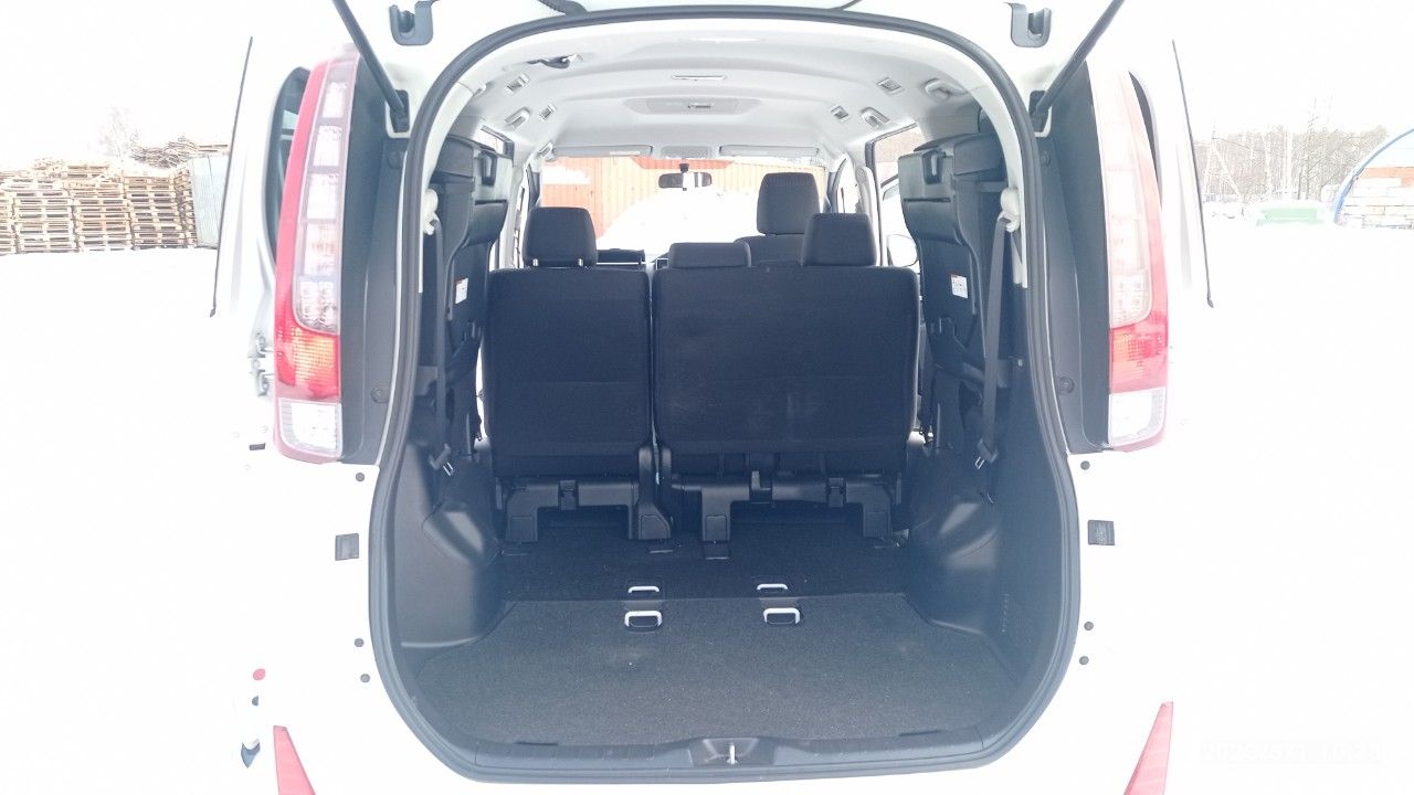 Toyota Noah: фото владельца