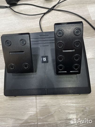 Игровой руль с педалями