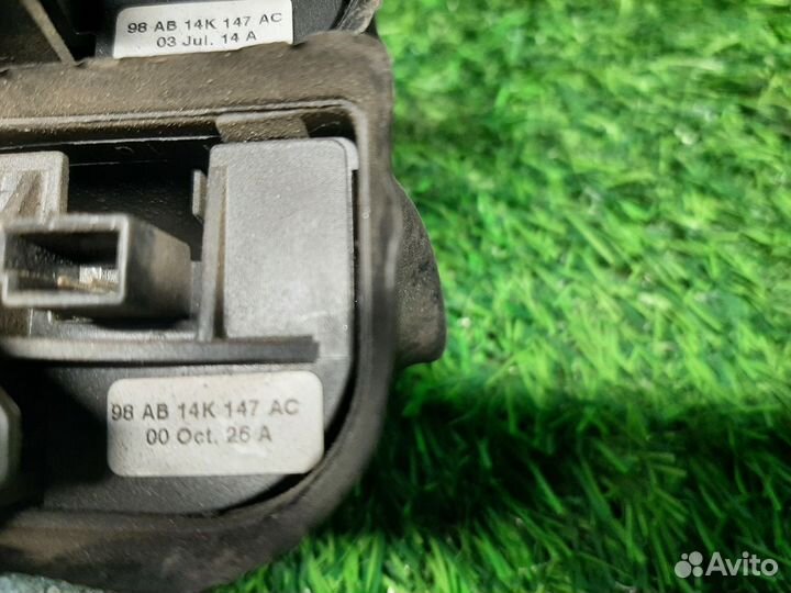 В наличии: управление магнитолой Ford Focus 1