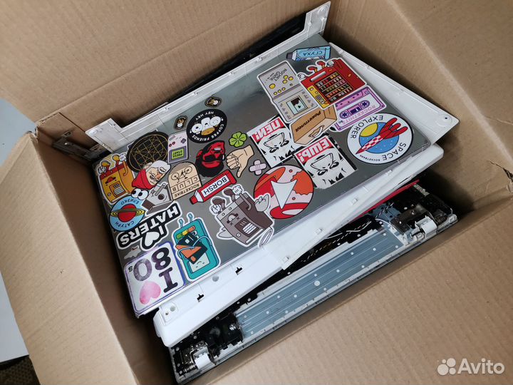 Коробка с корпусами от ноутбуков Samsung NP300