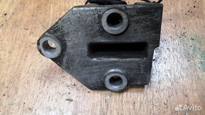 Кронштейн генератора Нижний\ верхний Mazda 626 FS