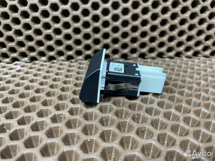 Кнопка аварийки Skoda Superb 2 2011