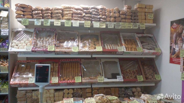 Продавец в продуктовый магазин прилавочного типа