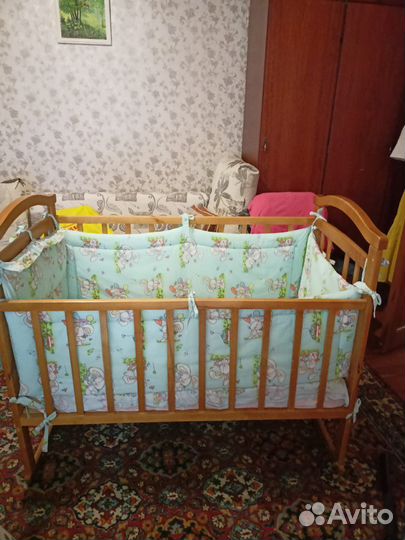 Детская кроватка на дачу с обычным маятником