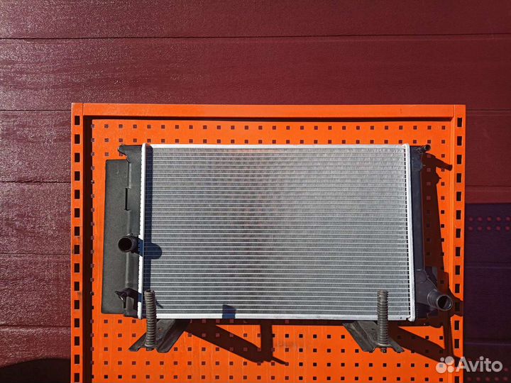 Радиатор охлаждения Toyota Corolla