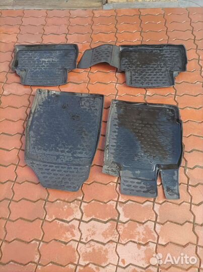 Автомобильные коврики резиновые