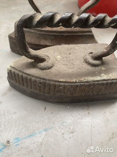 Чугунный утюг