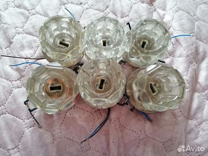 Продам потолочный светильник