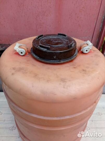 Бочка пластиковая на 50 л, мешки из джута б/у