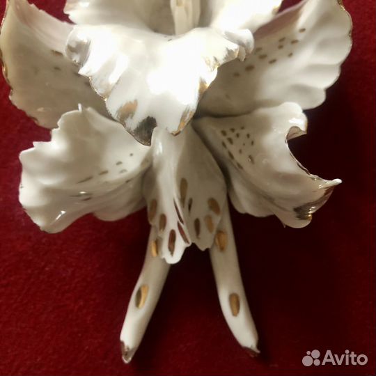 Цветок фарфоровый антикварный