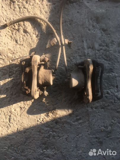 Передний правый тормозной суппорт Элантра 3 XD