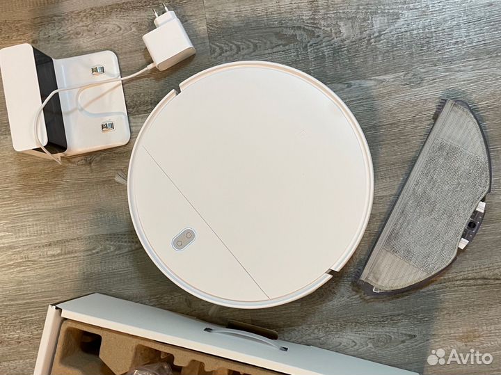 Робот-пылесос Xiaomi Mi Robot Vacuum-Mop Essential