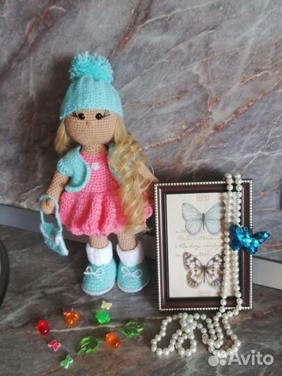 Вязаная кукла ручной работы