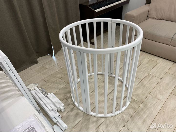 Круглая/овальная кроватка (новая)