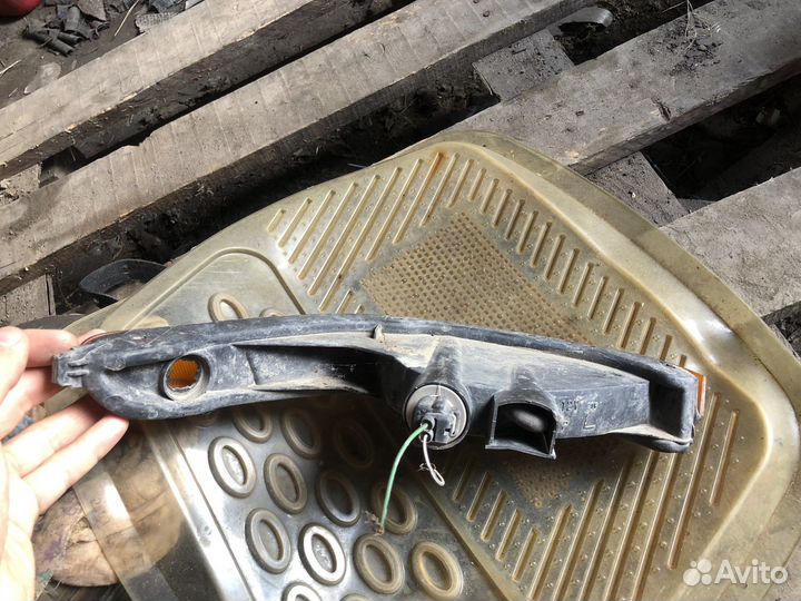 Поворотник в бампер Toyota Camry SV32