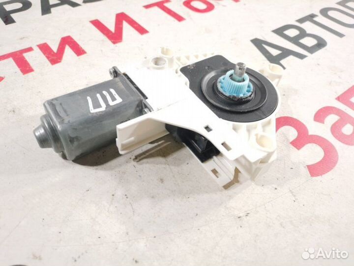 Мотор стеклоподъемника передний правый Porsche