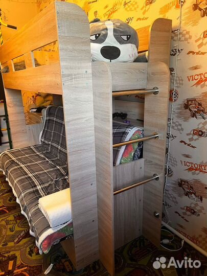 Двухярусная кровать с диваном