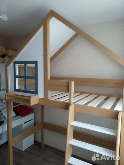 Кровать чердак из массива дерева новая