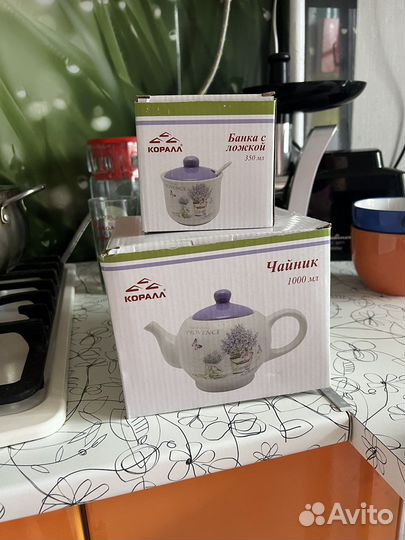 Заварочный чайник и сахарница