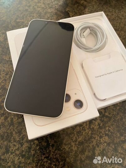 Телефон iPhone 13