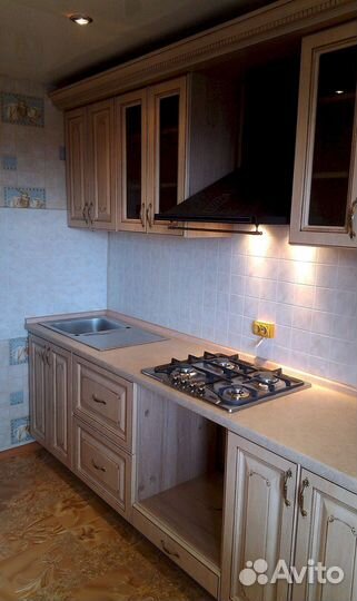 Кухня прямая в потолок