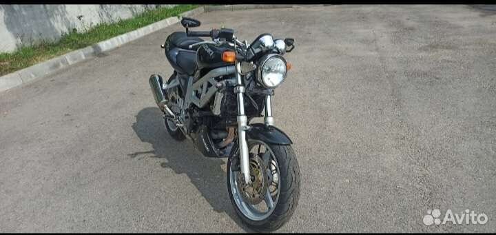 Suzuki sv400