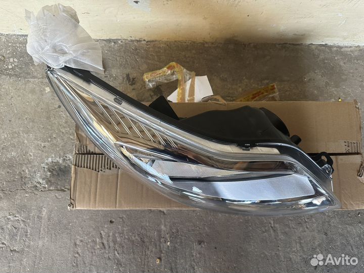 Фара передняя правая Ford Focus 3