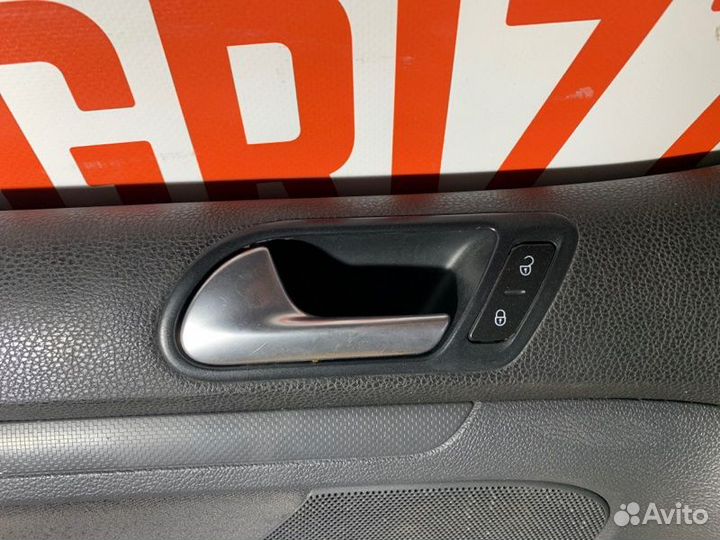 Обшивка боковой двери передняя левая Volkswagen