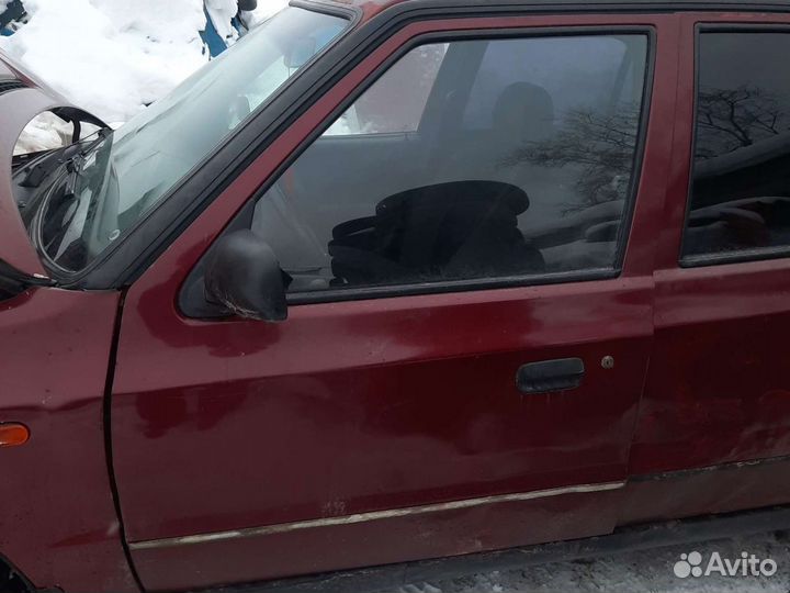 Передняя левая дверь Skoda Felicia