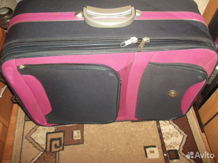 Чемодан женский
