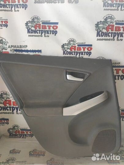 Обшивка боковой двери задняя левая Toyota Prius