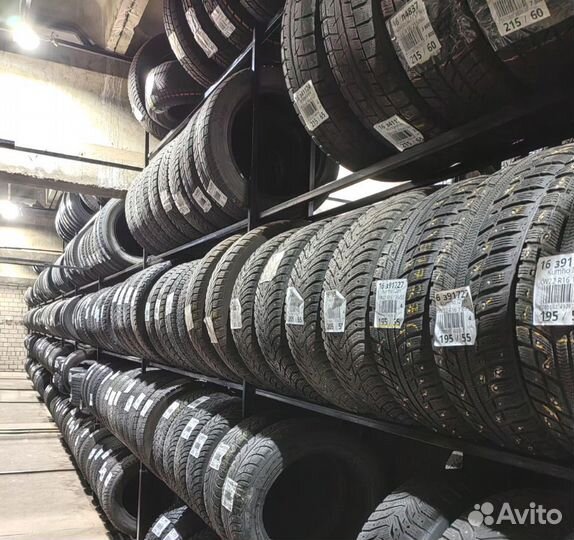 Goodyear UltraGrip Extreme 215/55 R17 94Y