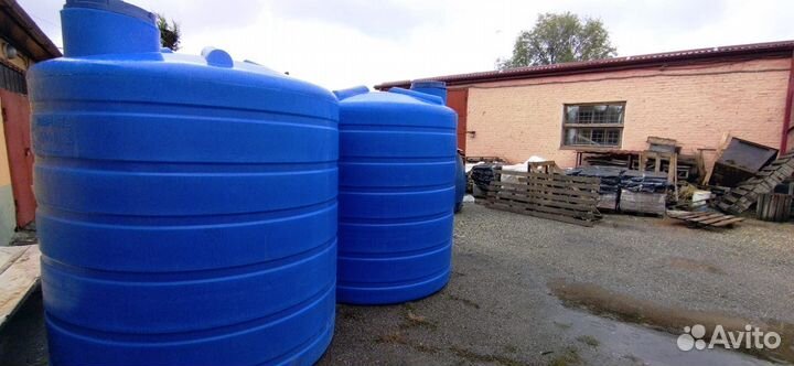 Пластиковая емкость