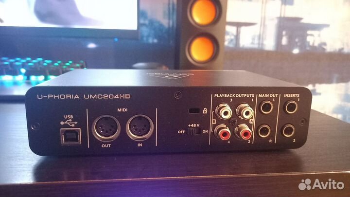 Звуковая карта behringer UMC204HD