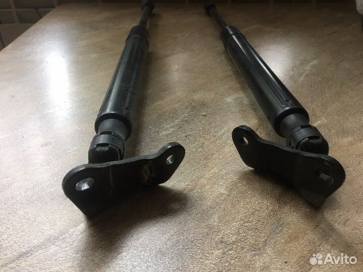 Амортизатор двери багажника задний Kia Ceed 1