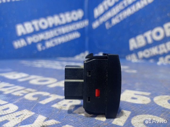 Кнопка блокировки замка двери Geely Mk седан