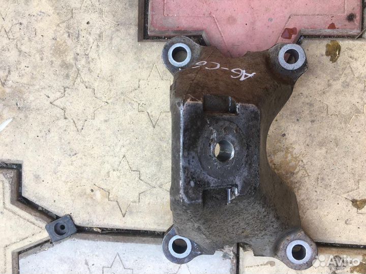 Кронштейн двигателя правый левый Ауди А6 С6