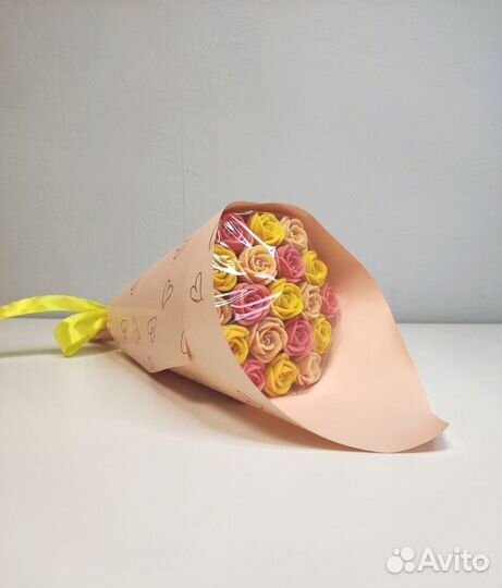 Букет - 19 Роз из Белого Шоколада