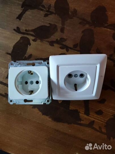 Розетка 2 штуки+ защитный экран вокруг розетки