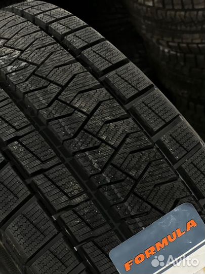 Pirelli Formula Ice FR 215/50 R17 95T