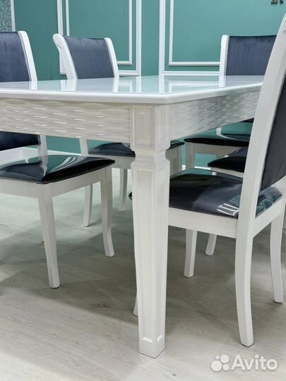 Стол и стулья