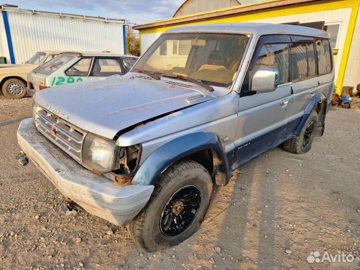 Подрамник двигателя Mitsubishi Pajero 2