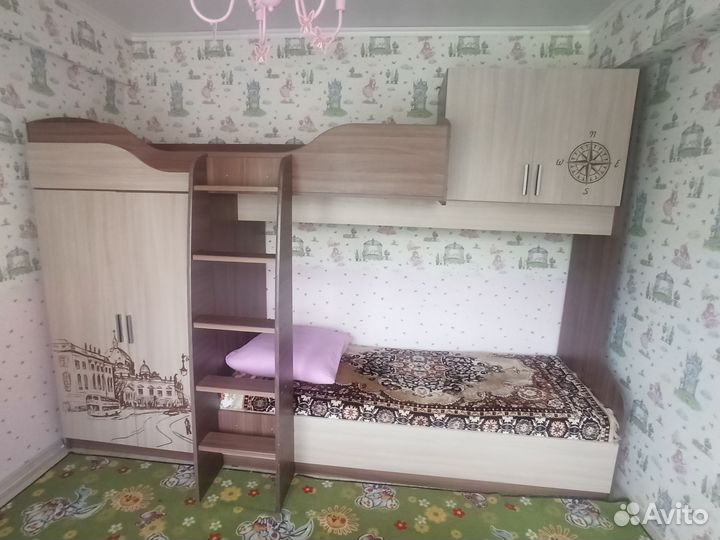 Кровать двухьярусная