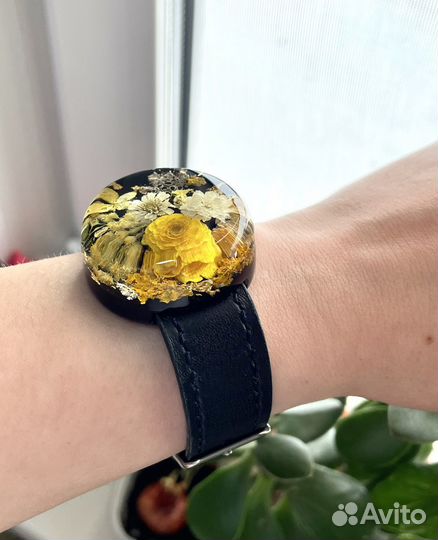 Браслет из эпоксидной смолы с цветами
