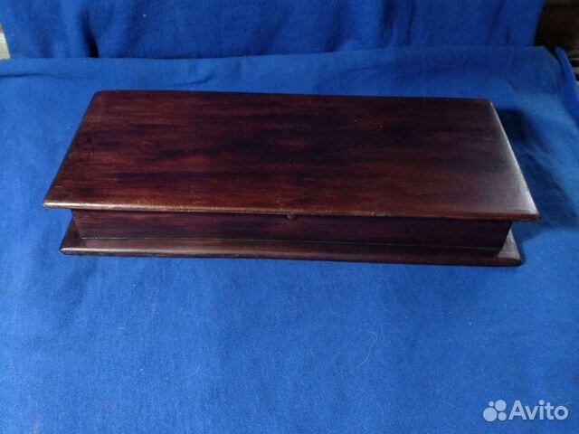 Старинная деревянная шкатулка